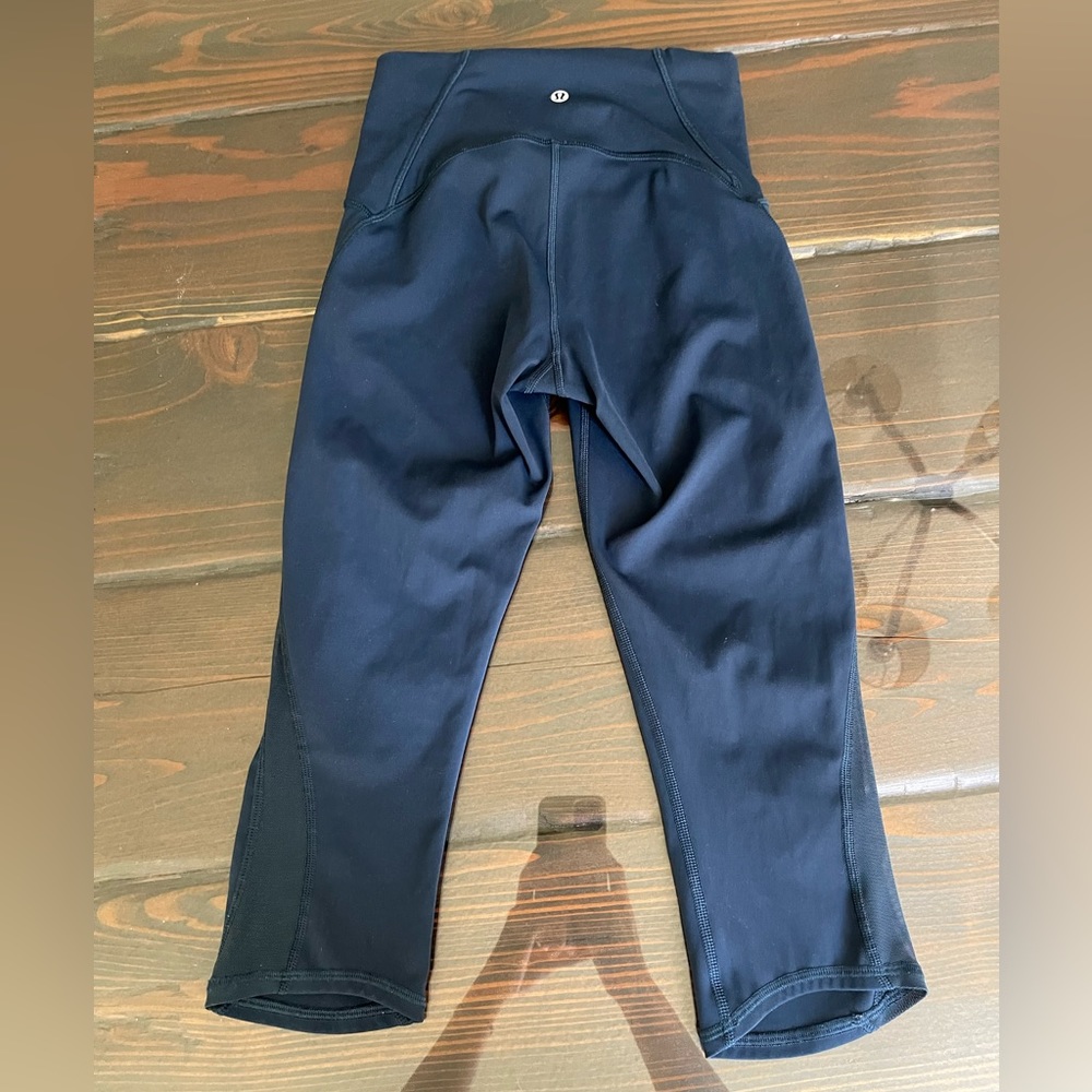 Lululemon capri navy leggings